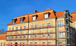 Rusza renowacja elewacji budynku Zespołu Szkół Zawodowych w Ząbkowicach Śląskich