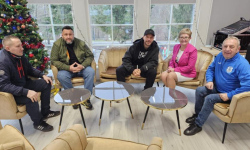 Fundacja Górnika Zabrze wspiera Unię Bardo – Lukas Podolski wręczył voucher o wartości 20 tys. zł 