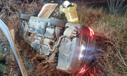Zjechał z drogi i zatrzymał się w przydrożnym rowie