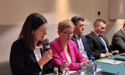 O voucherze turystycznym podczas wyjazdowego posiedzenia komisji sejmowej w Kamieńcu Ząbkowickim