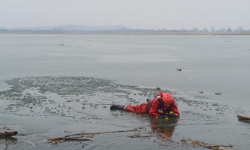 Strażacy-zawodowcy z Ząbkowic Śląskich ćwiczyli na lodzie