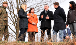 Konferencja ministra Kierwińskiego dot. budowy zbiornika retencyjnego na terenie byłej wsi Pilce