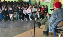 „Liczy się tylko miłość”. Koncert profilaktyczny w wykonaniu Lecha Dyblika