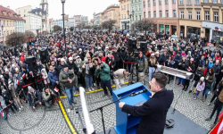 Sławomir Mentzen w Ząbkowicach Śląskich. Tłumy na ząbkowickim rynku