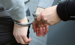 W środku nocy pobili 26-latka i zabrali mu telefon komórkowy. Dwóch 17-latków stanie przed sądem
