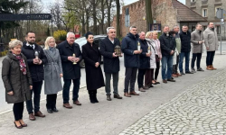 Uczcono pamięć ofiar. 15. rocznica katastrofy smoleńskiej i Dzień Pamięci Ofiar Zbrodni Katyńskiej