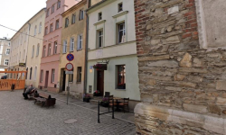 Lokal przy ul. Świętego Wojciecha wystawiony na sprzedaż