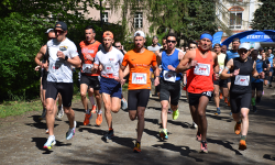 Biegowe emocje w Henrykowie – 14. Półmaraton Henrykowski i 10. Dycha Księgi Henrykowskiej [foto]