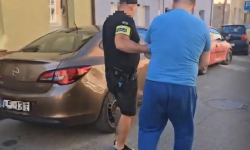 Miał w mieszkaniu niemal 2,5 kg amfetaminy. 52-latek trafił do aresztu [video]