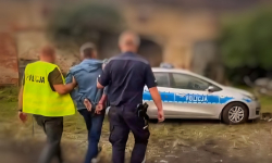 Zamierzał spalić budynek, w którym kiedyś mieszkał. Rozlał łatowpalną substancję i...