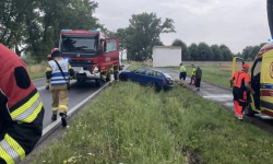 Skoda wypadła z drogi na trasie Ząbkowice Śląskie - Dzierżoniów