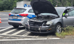 Zderzenie trzech pojazdów na skrzyżowaniu krajowej ósemki z ul. Legnicką [foto] [aktualizacja]