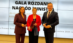 Dyrektorki z Barda i Kamieńca Ząbkowickiego z nagrodami Ministerstwa Edukacji Narodowej