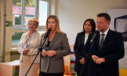 Uczniowie i przedszkolaki wrócili „do siebie”. Odnowiona szkoła oficjalnie otwarta po powodzi