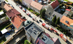 Pożar na poddaszu budynku wielorodzinnego w Henrykowie [foto]