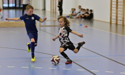 Sześcio i siedmiolatki rywalizowały w Mikołajkowym Turnieju Piłki Nożnej o Puchar Burmistrza Ziębic 