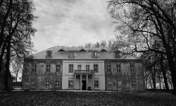 Kolejne miliony dla lokalnych zabytków. Będą dalsze remonty kościołów i pałacu w Sieroszowie