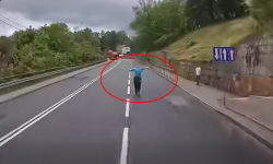 Niebezpieczna sytuacja na krajowej ósemce w Bardzie. O włos od tragedii [video]