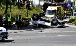 Wjechał na czerwonym świetle na skrzyżowanie. Cztery osoby w szpitalu [foto] [aktualizacja]