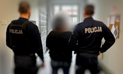 Wyjechała z pełnym wózkiem między kasami. Na jej drodze stanął ochroniarz