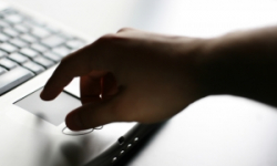 Skorzystał z okazji i skradł laptopa