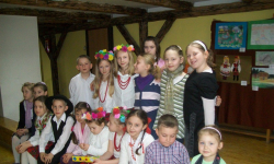 Dawna polska wieś w ludowych wzorach i tradycjach