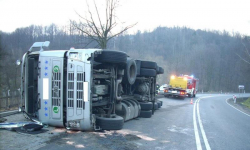 Przewrócona cysterna w Laskach