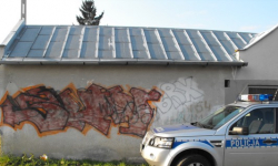 Policjanci zatrzymali nocnego grafficiarza.