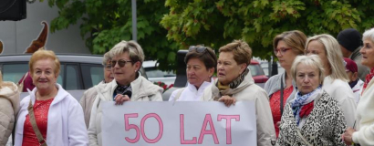 Pół wieku UTW w Polsce. Jubileuszowe obchody na ząbkowickim rynku