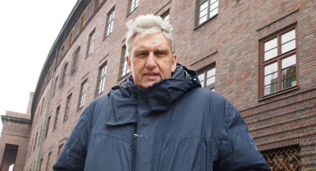Bogusław Wołoszański przed komendą policji