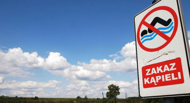 Pod żadnym pozorem nie wchodźmy do wody po alkoholu - przestrzegają służby