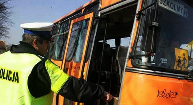 Łącznie na przeprowadzonych 129 kontroli gimbusów zatrzymano 25 dowodów rejestracyjnych