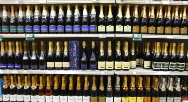 Szampan we francuskim supermarkecie