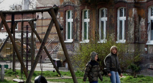Od piątku policja będzie kontrolować miejsca zabaw, skwery i zbiorniki wodne