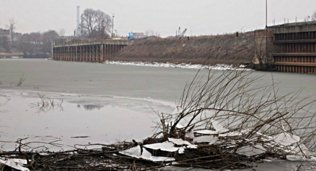 Człowiek, który zimą wpadnie do wody może umrzeć po 10-15 minutach