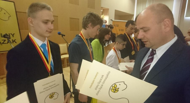 W roku szkolnym 2015/2016 w obu konkursach wyłoniono łącznie 247 laureatów. Nagrody otrzymało 173 gimnazjalistów i 74 uczniów szkół podstawowych