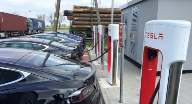 Tesla w Kostomłotach