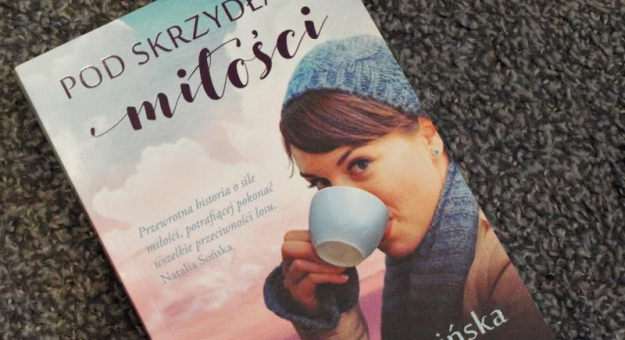 „Pod skrzydłami miłości” Izabela M. Krasińska