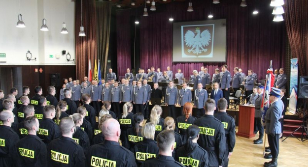 Ślubowanie nowo przyjętych policjantów