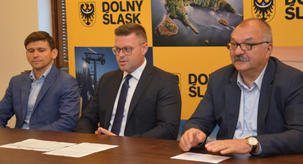 Urząd Marszałkowski przeznaczy ćwierć miliona złotych na wsparcie inicjatyw Dolnoślązaków, które będą realizowane do 15 grudnia tego roku - zapewnia marszałek Cezary Przybylski
