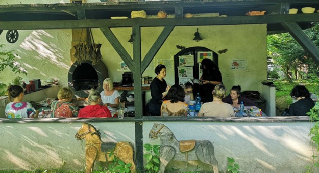 Stowarzyszenie współpracuje z jednostkami samorządu terytorialnego, lokalnymi przedsiębiorcami z branży turystycznej, artystami, rękodzielnikami oraz wytwórcami